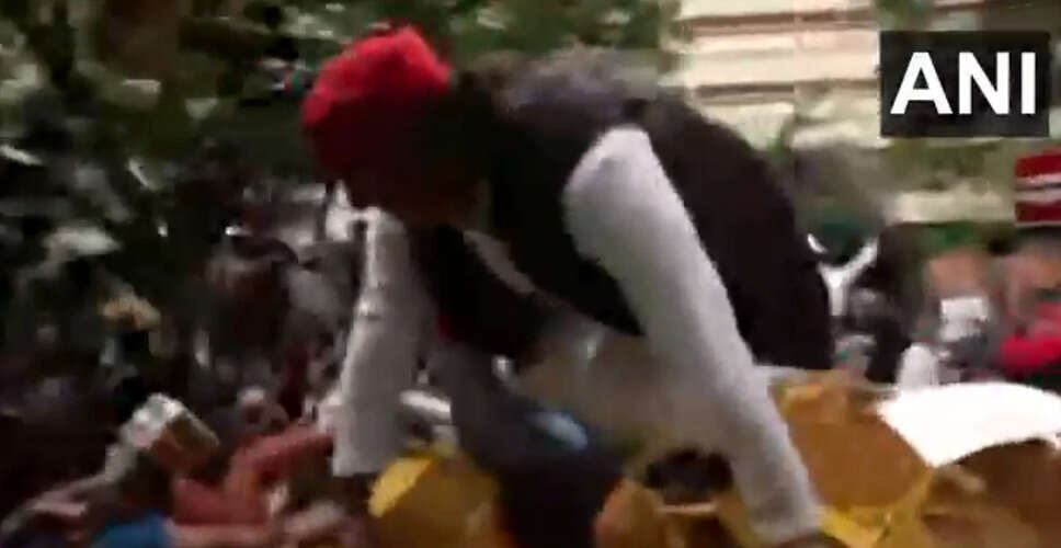 विपक्षी सांसदों का चुनाव आयोग के खिलाफ प्रदर्शन, पुलिस ने रोका मार्च
