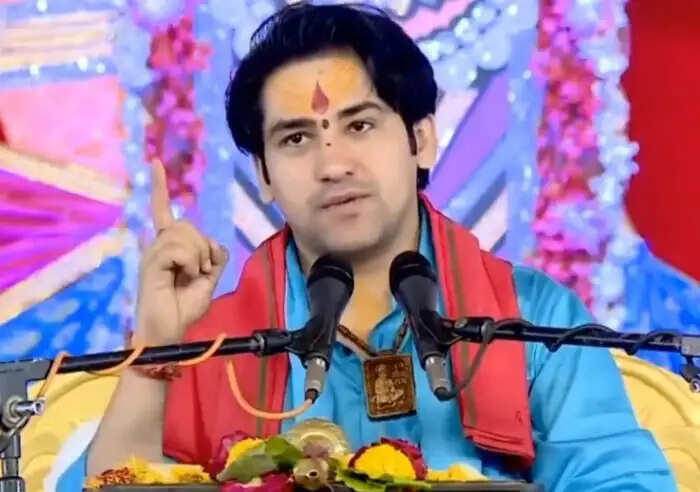 धीरेंद्र कृष्ण शास्त्री की संपत्ति पर उठते सवाल और उनकी कमाई का रहस्य