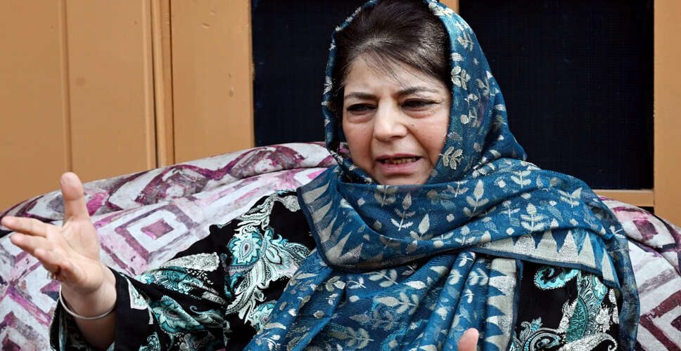 महबूबा मुफ्ती ने जावेद अख्तर के बयान पर उठाए सवाल