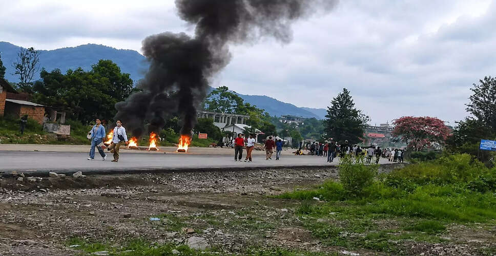 मणिपुर में कुकी समुदाय का विरोध: NH-2 पर यातायात बाधित