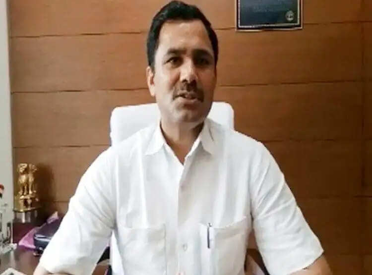विराट कोहली की कार धोने पर लगा चालान, पानी की बर्बादी पर उठी आवाज़
