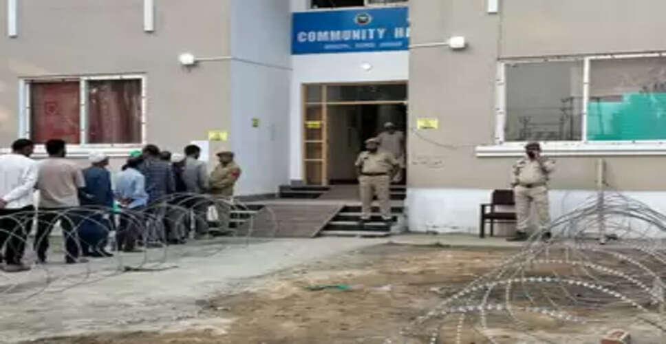 जम्मू-कश्मीर के छह जिलों की 26 सीटों पर वोटिंग जारी, मतदाताओं में देखा जा रहा उत्साह