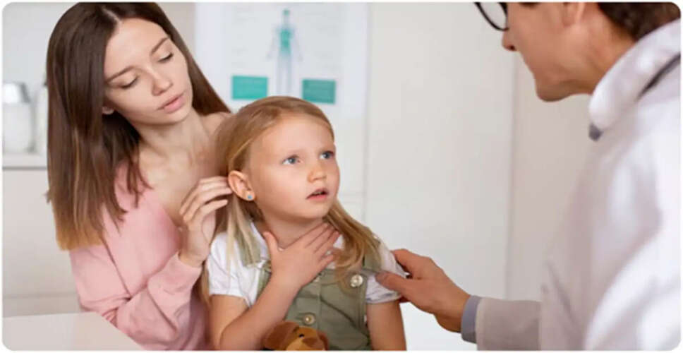 क्या आपके बच्चे को ऑटिज्म है? जानें इसके लक्षण और उपचार