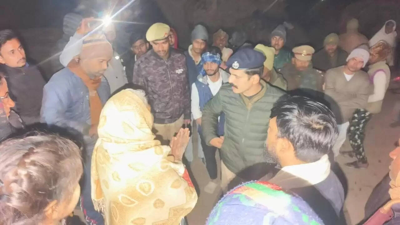 वाराणसी में कनेर के फल खाने से तीन बच्चियों की मौत