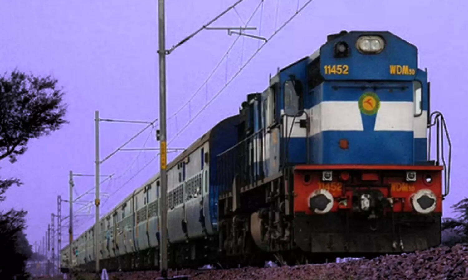 विशेष ट्रेन सेवाएं: क्रिसमस और नए साल के लिए मध्य रेलवे का बड़ा कदम