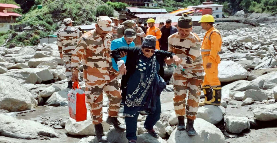 उत्तरकाशी में आपदा के बीच मुख्यमंत्री धामी का सक्रिय नेतृत्व