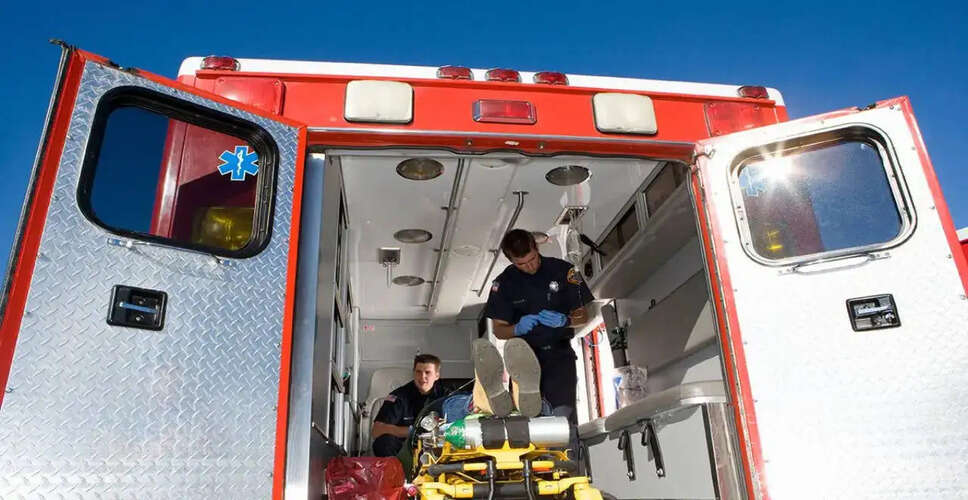 न्यू हैम्पशायर में शादी समारोह के दौरान फर्श गिरने से मची अफरा-तफरी