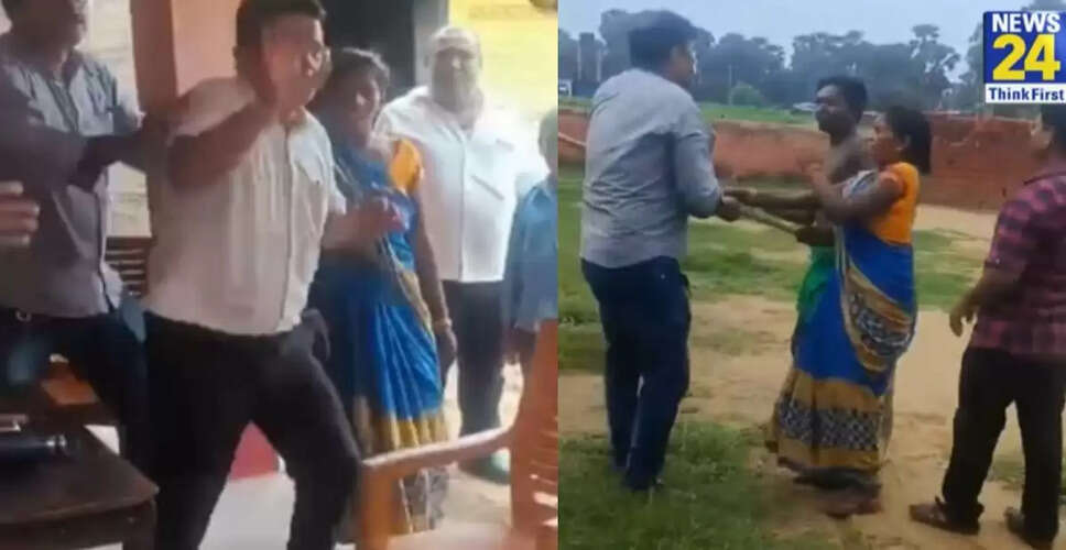 बिहार में शिक्षक पर छात्रों के परिजनों का हमला, वीडियो वायरल