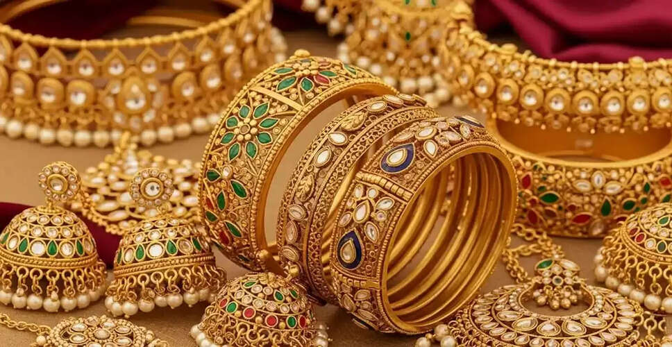 दिल्ली में सोने की कीमतों में गिरावट, वैश्विक बाजार में बढ़त