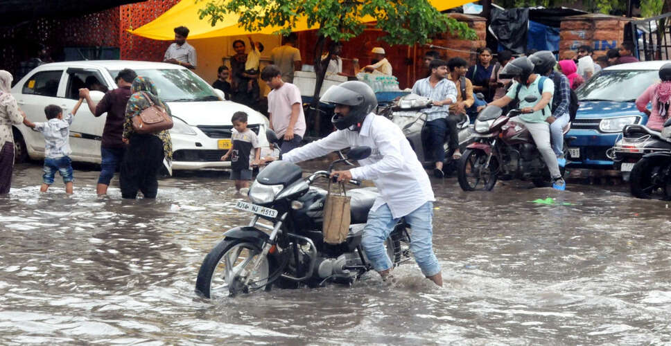 केरल में मानसून के कारण हाई अलर्ट, नदियों का जलस्तर बढ़ा