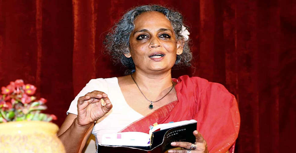 जम्मू-कश्मीर में 25 पुस्तकों पर प्रतिबंध: अरुंधति रॉय की 'आज़ादी' भी शामिल