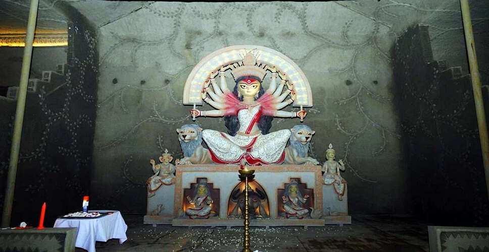 पश्चिम बंगाल में दुर्गापूजा पंडालों के माध्यम से राजनीतिक संदेश