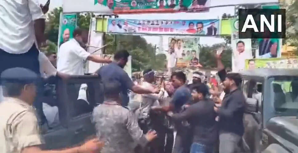 राहुल गांधी की मतदाता अधिकार यात्रा में काले झंडों का विरोध