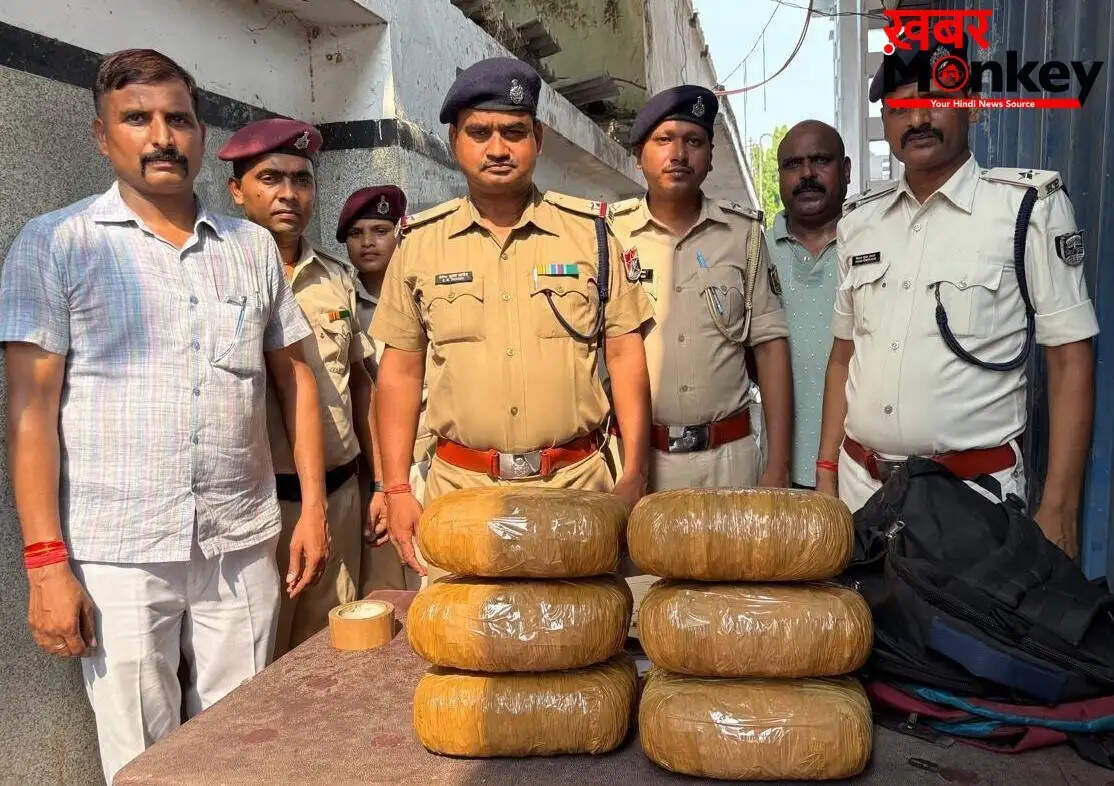 सिवान रेलवे स्टेशन पर नशे के खिलाफ बड़ी कार्रवाई: 12.45 किलोग्राम गांजा बरामद