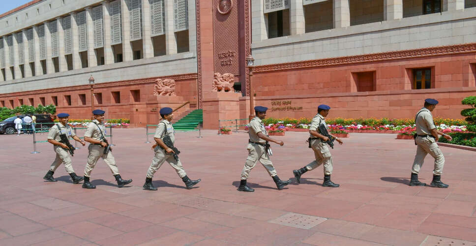 दिल्ली में सरकारी इमारतों को बम से उड़ाने की झूठी धमकी, सुरक्षा जांच पूरी