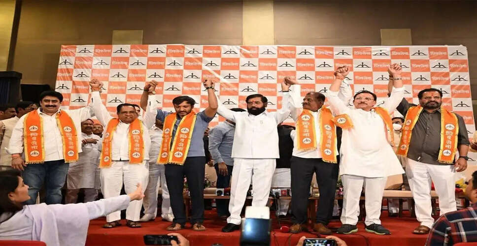 शिवसेना (यूबीटी) में बगावत: सांसदों का एकनाथ शिंदे के नेतृत्व में शामिल होना