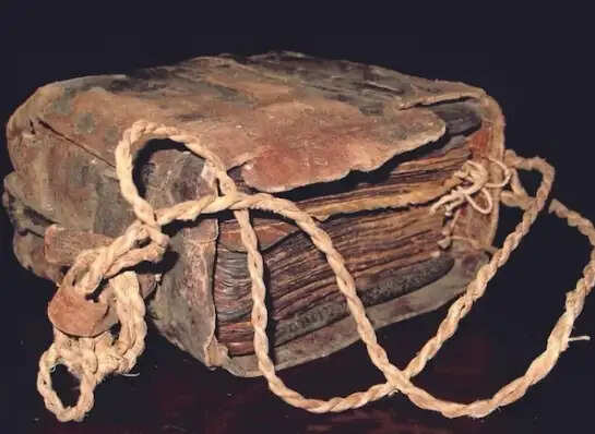 जर्मनी में मिली 800 साल पुरानी नोटबुक: एक अद्भुत पुरातात्विक खोज