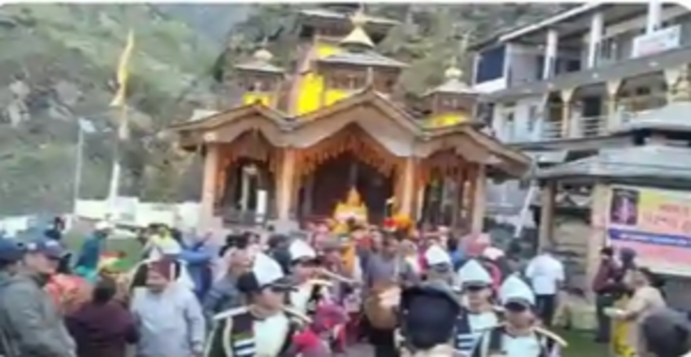 अक्षय तृतीया पर पूरे विधि विधान के साथ खुले यमुनोत्री धाम के कपाट