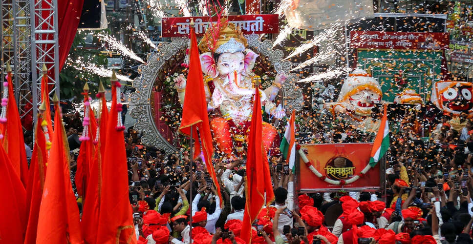 मुंबई में गणपति विसर्जन: 25,000 पुलिसकर्मियों की तैनाती और एआई का उपयोग