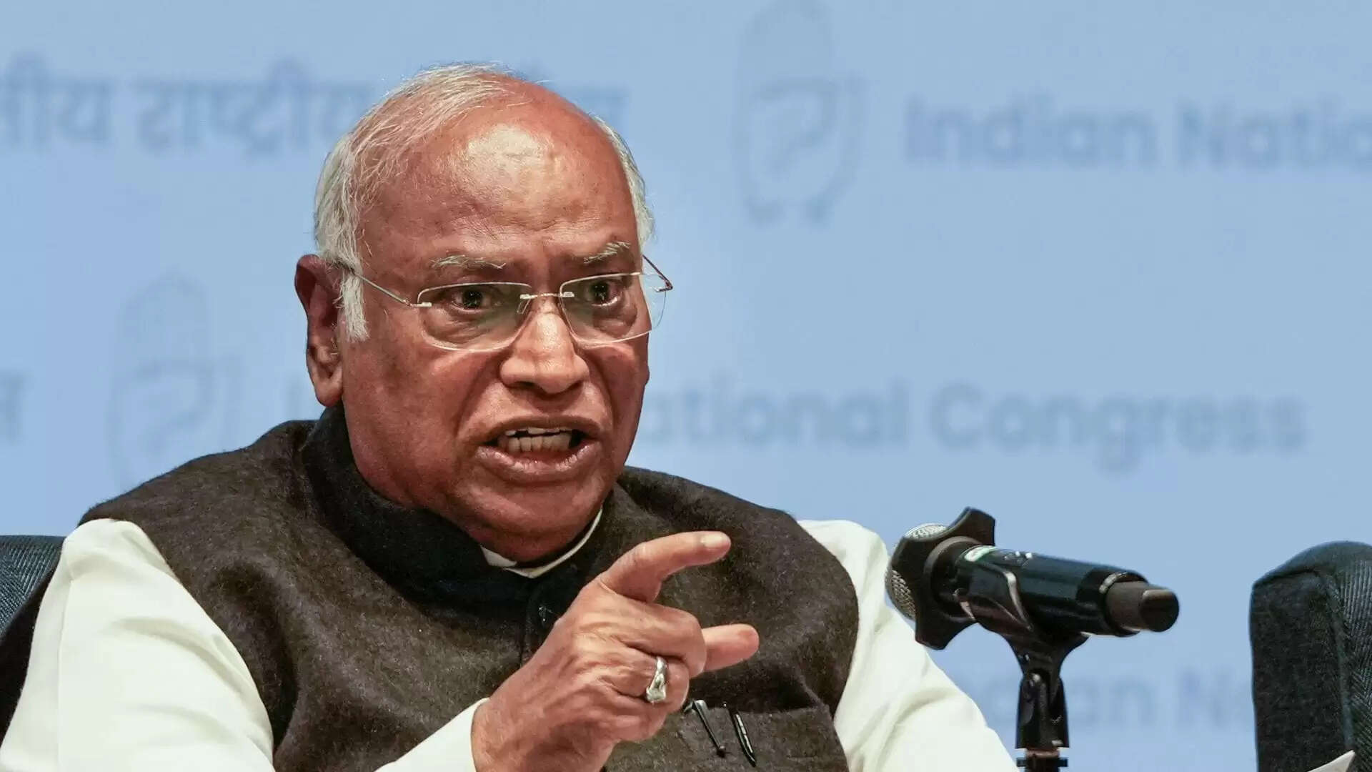 कांग्रेस स्थापना दिवस पर खरगे का मोदी सरकार पर तीखा हमला