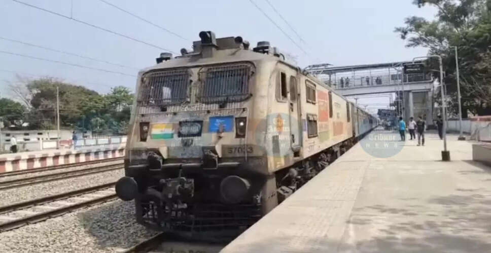 बिजनी रेलवे स्टेशन पर तीन एक्सप्रेस ट्रेनों का ठहराव, यात्रियों की मांग पूरी