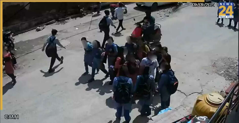 दिल्ली में नाबालिग लड़की पर चाकू से हमला, गंभीर रूप से घायल