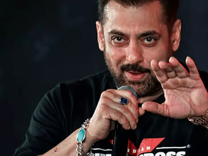 फिल्म रिलीज विवाद पर डायरेक्टर का कड़ा बयान: 'कोई भी रोक नहीं सकता'