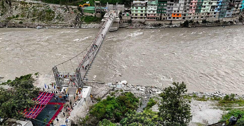 हिमाचल प्रदेश में बाढ़ के बाद सेना ने चार लोगों को बचाया