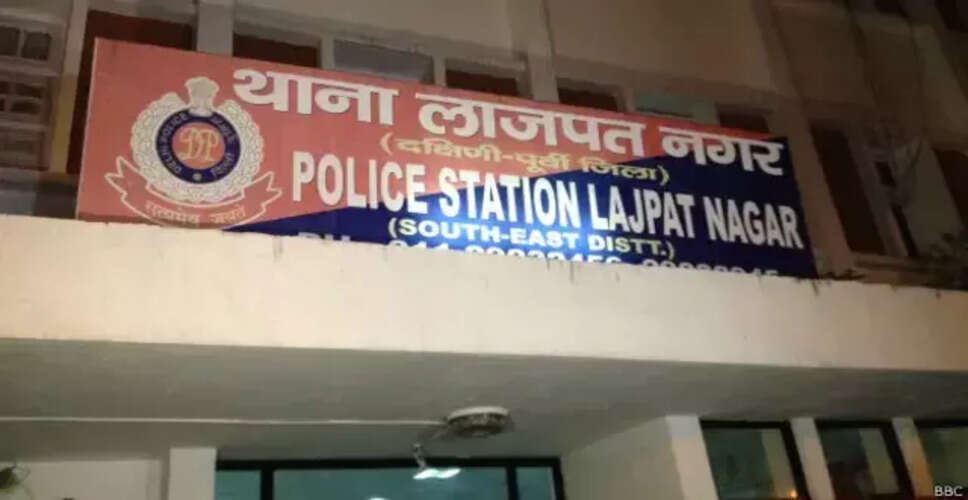 दिल्ली पुलिस अधिकारी पर महिला से बदसलूकी का आरोप, जांच शुरू