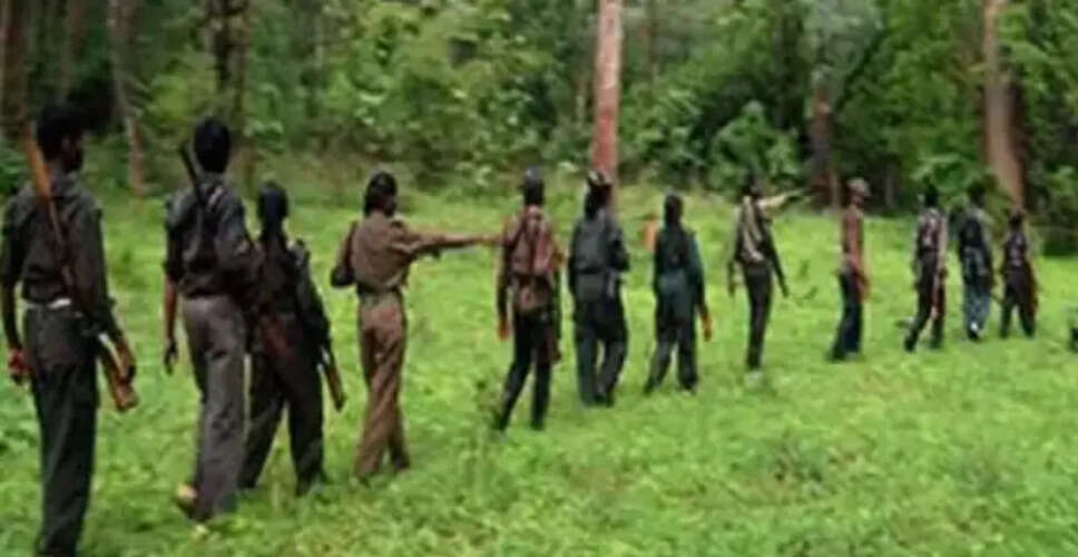 छत्तीसगढ़ में तीन नक्सलियों ने किया आत्मसमर्पण