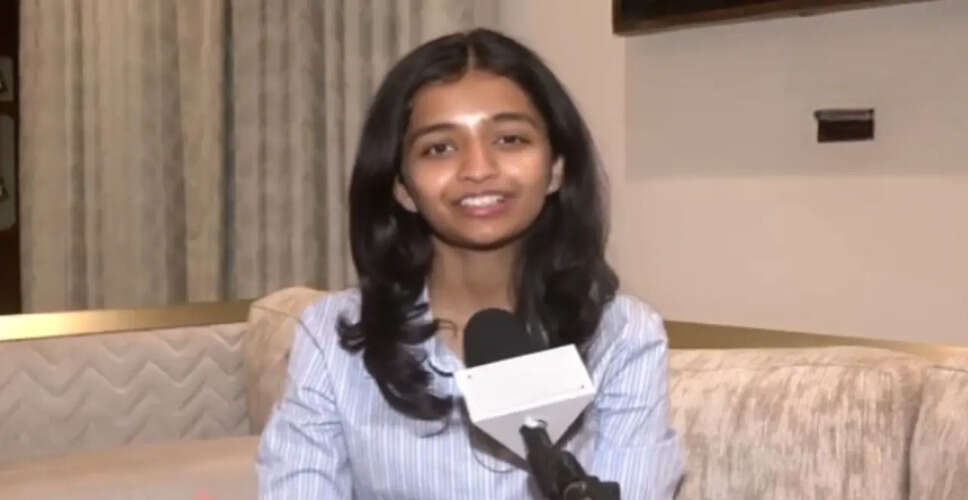 अवनी केजरीवाल बनीं CBSE 12वीं की नेशनल टॉपर, मेहनत और आत्मविश्वास की कहानी