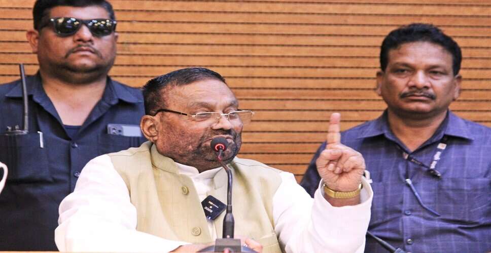 स्वामी प्रसाद मौर्य के विवादित बयान पर सपा चुप, भाजपा और कांग्रेस ने उठाए सवाल