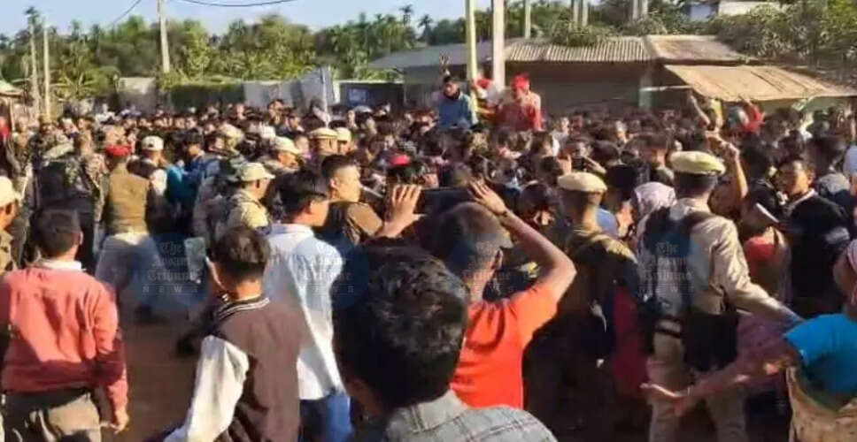 असम में प्रदर्शन के दौरान हिंसा, पुलिस ने की फायरिंग