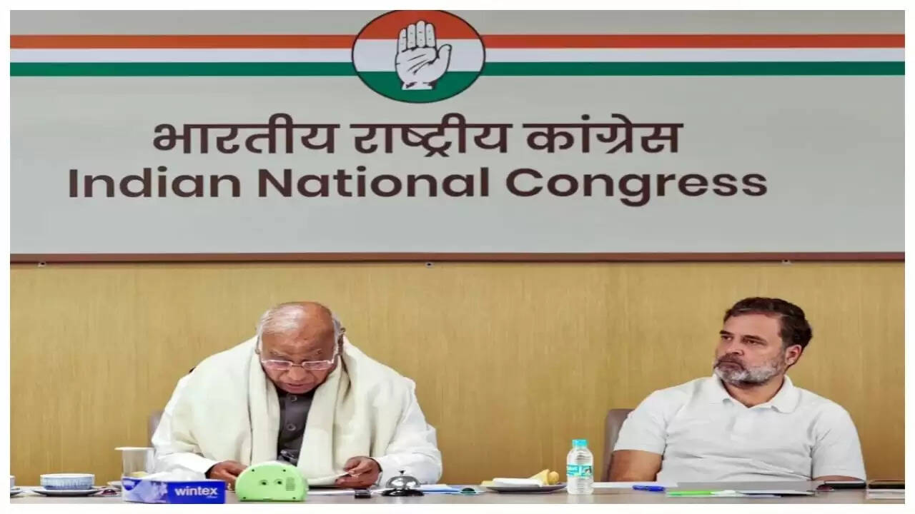 कांग्रेस ने बिहार चुनाव में हार के बाद 43 नेताओं को भेजा कारण बताओ नोटिस