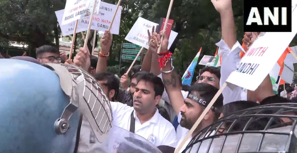 कांग्रेस का चुनाव आयोग के खिलाफ प्रदर्शन, राहुल गांधी ने उठाए गंभीर सवाल