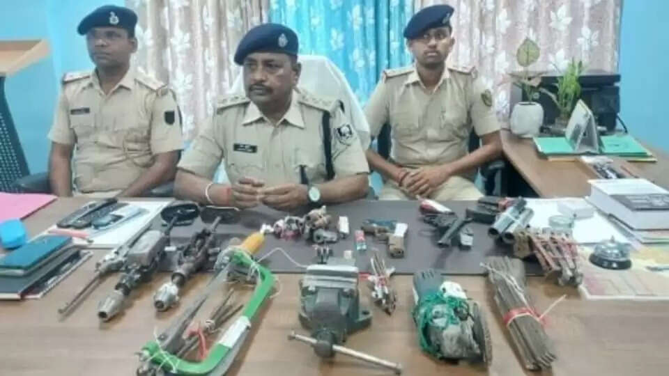जमुई में अवैध हथियारों का बड़ा खुलासा, मिनी गन फैक्ट्री का भंडाफोड़