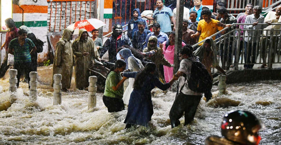 भारत में अगले 72 घंटों में भारी बारिश की चेतावनी