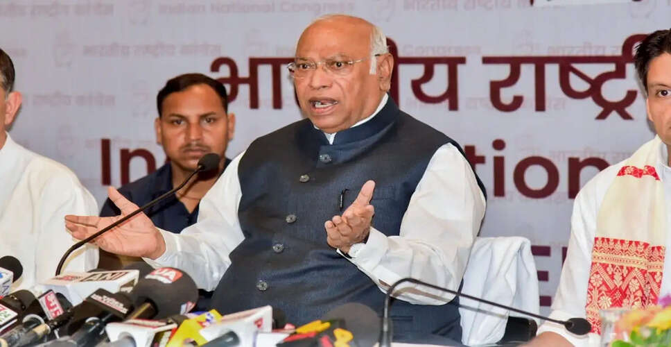 महिला आरक्षण पर कांग्रेस का समर्थन, लेकिन राजनीतिक कारणों पर उठाए सवाल