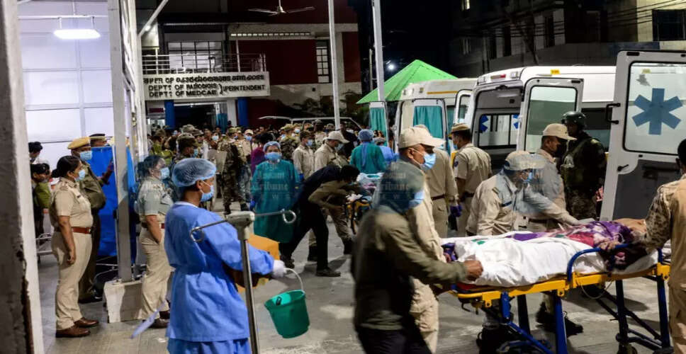 मणिपुर में सुरक्षा बलों की कार्रवाई: घायल युवाओं का स्थानांतरण और बंकरों का ध्वंस