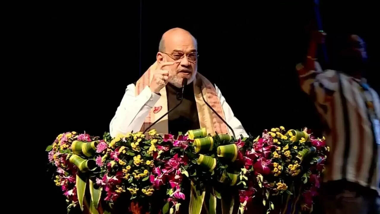 असम में अमित शाह ने कांग्रेस पर साधा निशाना, घुसपैठियों के खिलाफ उठाए कदम