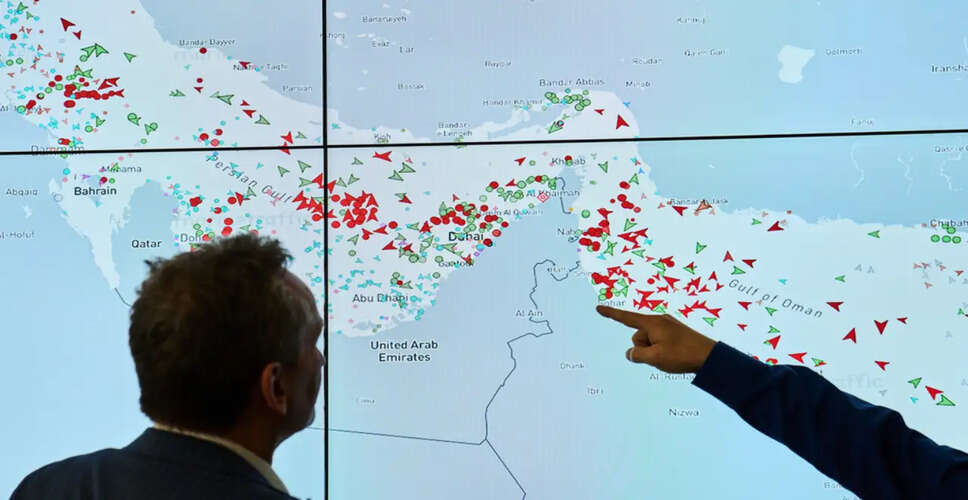 ईरान ने होर्मुज जलडमरूमध्य में वाणिज्यिक जहाजों के लिए मार्ग खोला