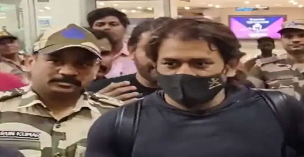 धोनी की वापसी: IPL 2026 के लिए CSK की नई जर्सी और सैमसन का कमबैक