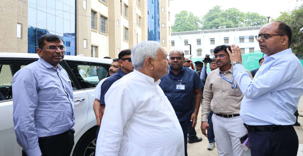 नीतीश कुमार ने मॉडल अस्पताल का किया निरीक्षण, जल्द पूरा करने का दिया निर्देश