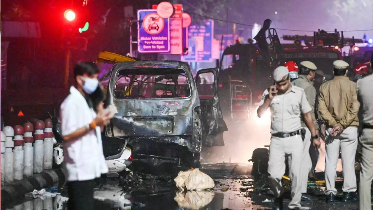 दिल्ली विस्फोट पर अमित शाह का सख्त संदेश: दोषियों को मिलेगी कड़ी सजा