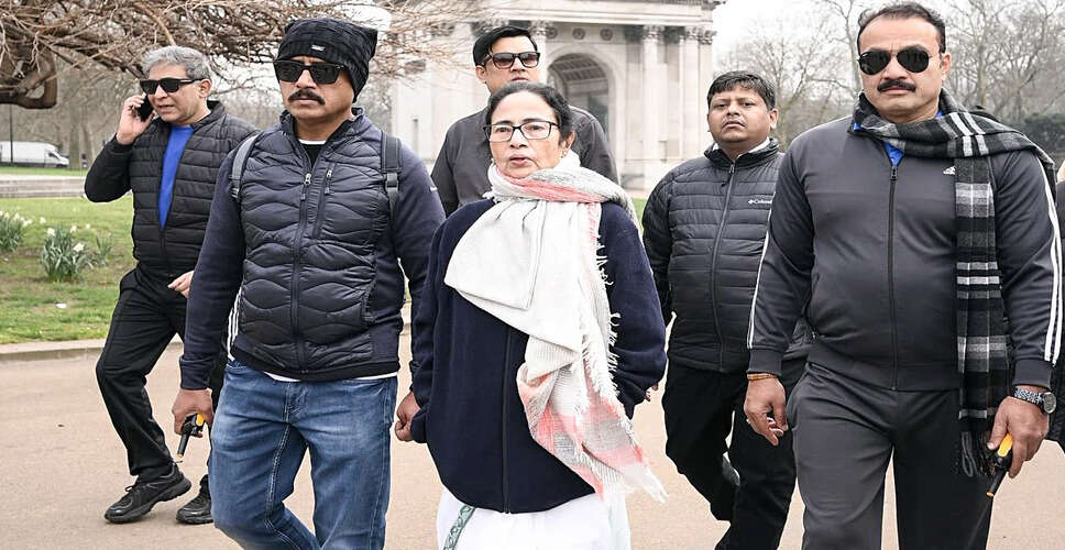ममता बनर्जी ने ऋतुपर्णो घोष को उनकी पुण्यतिथि पर दी श्रद्धांजलि