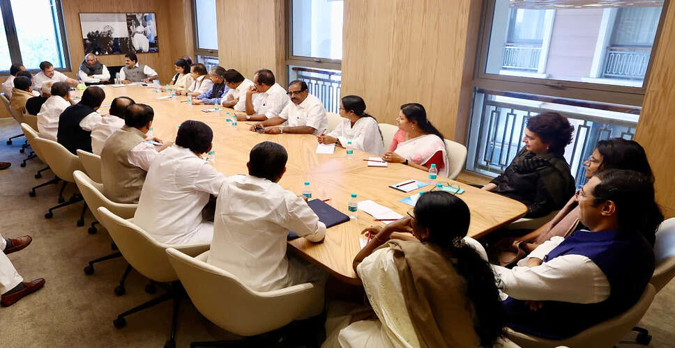कांग्रेस ने आरएसएस-भाजपा पर संविधान विरोधी होने का आरोप लगाया