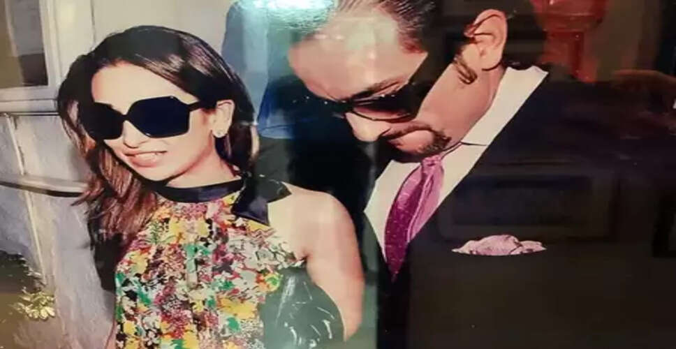 बहन करिश्मा को करीना ने खास अंदाज में दी जन्मदिन की बधाई, कहा- 'दुनिया की सबसे मजबूत लड़की'