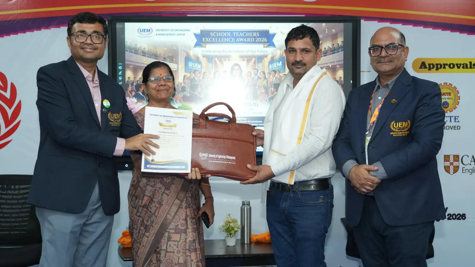 जयपुर में शिक्षक सम्मान समारोह का सफल आयोजन