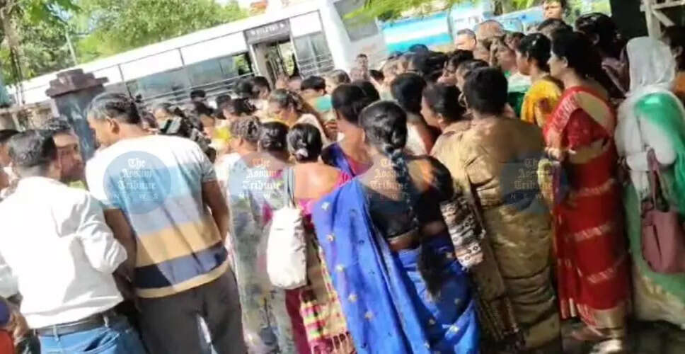 गुवाहाटी में शिक्षकों का प्रदर्शन, मुख्यमंत्री से मिलने की कोशिश में पुलिस से टकराव