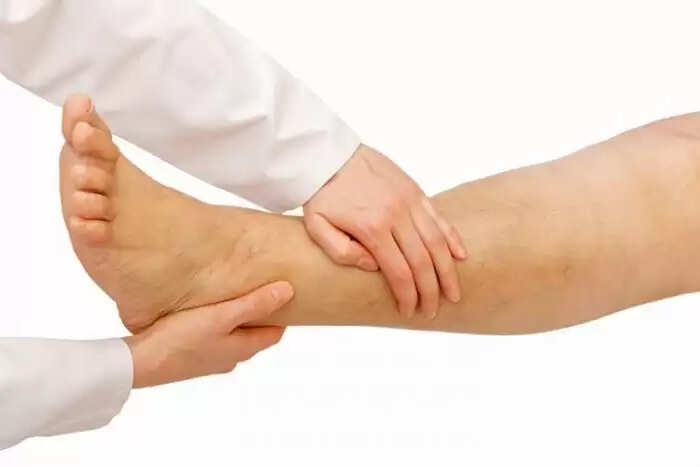 पैरों में बदलाव: स्वास्थ्य संकेत और सावधानियाँ